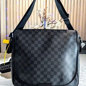 Louis Vuitton Damier Graphite Daniel MM Messenger Like NEW🔥